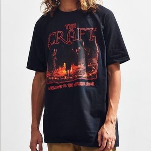 The Craft size L shirt UO exclusive